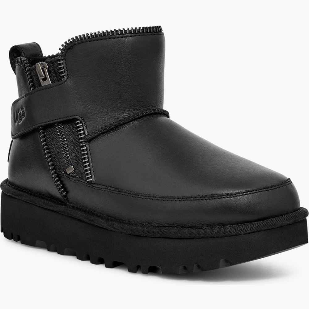 UGG Classic Mini Moto Black Boots Zipper 7 NWT New Box UGGS Booties Leather HP🎉